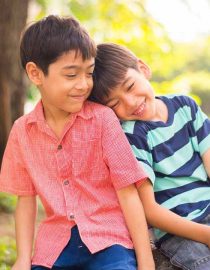 How to Strengthen the Bond With Your ADHD Sibling How to Strengthen the Bond With Your ADHD Sibling
